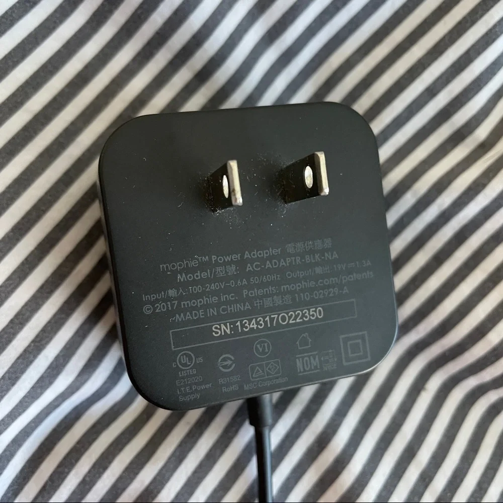 Mophie Wireless Charging Base Set of 2 Phone Charging Pads Black